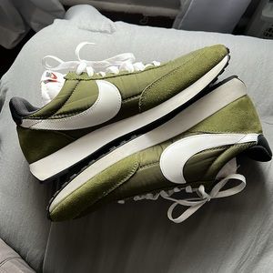 Air Tailwind 79 'Olive - Worn Twice - Excellent Condition Sz 11